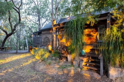 The Chookery (Waterfront Cabin)